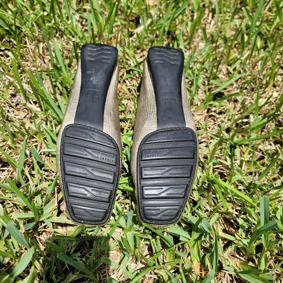 Stuart Weitzman Moccasins Size 9 Made in Spain Gold Leather Loafers Shoes - Picture 6 of 7